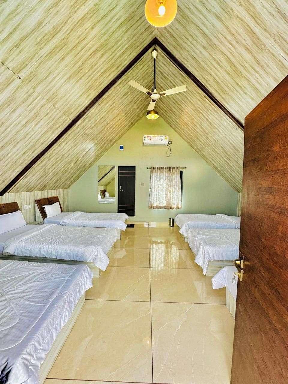 LOTUS DORMITORY ROOM